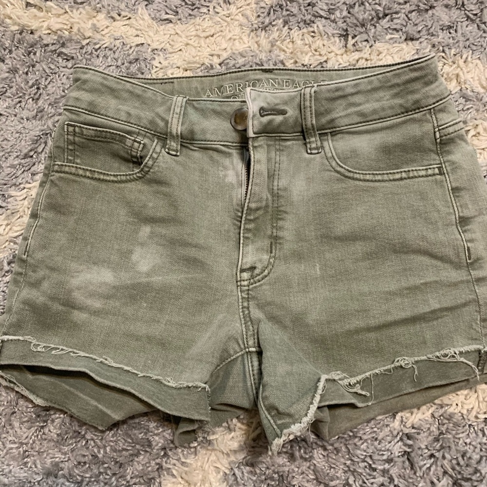American Eagle hi-rise shorts - olive green
